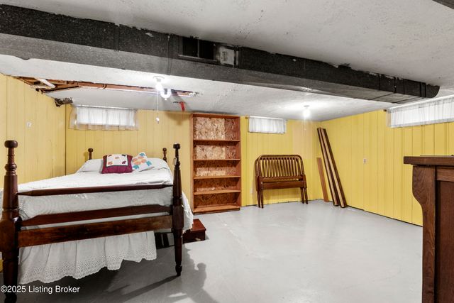 8606 Smithton Rd, Louisville, KY 40219