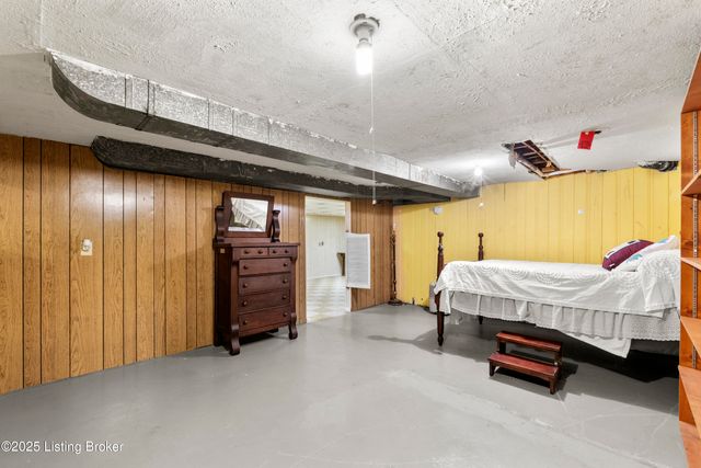 8606 Smithton Rd, Louisville, KY 40219