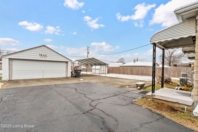 8606 Smithton Rd, Louisville, KY 40219