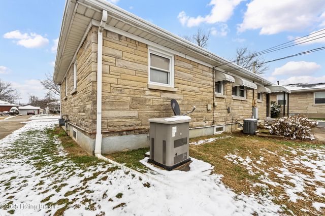 8606 Smithton Rd, Louisville, KY 40219