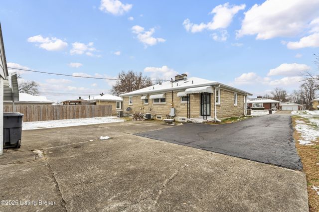 8606 Smithton Rd, Louisville, KY 40219