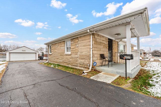 8606 Smithton Rd, Louisville, KY 40219