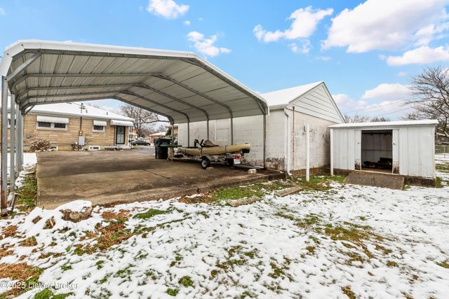 8606 Smithton Rd, Louisville, KY 40219