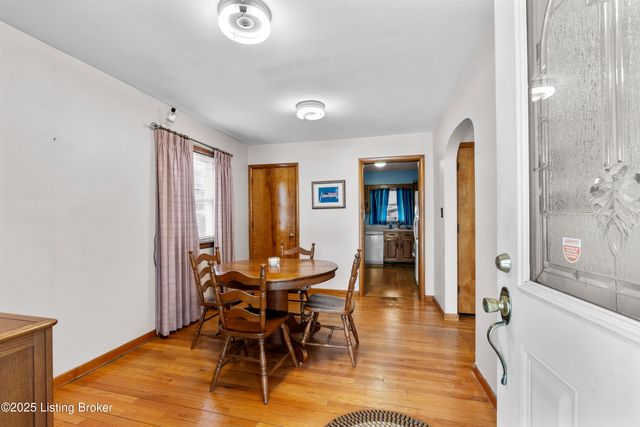 8606 Smithton Rd, Louisville, KY 40219