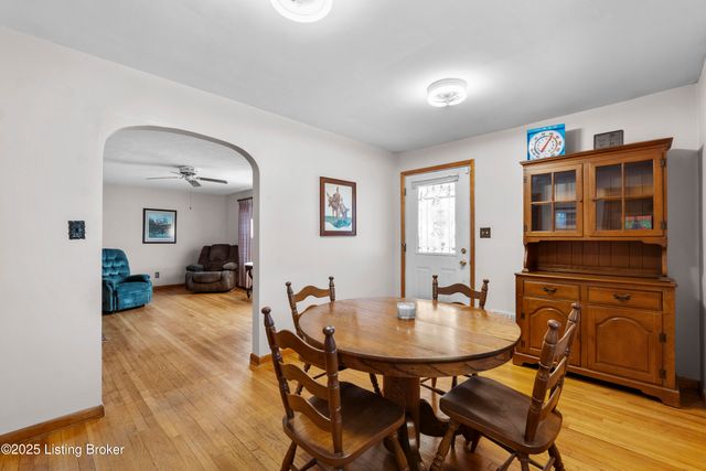 8606 Smithton Rd, Louisville, KY 40219