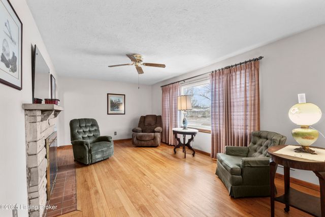 8606 Smithton Rd, Louisville, KY 40219