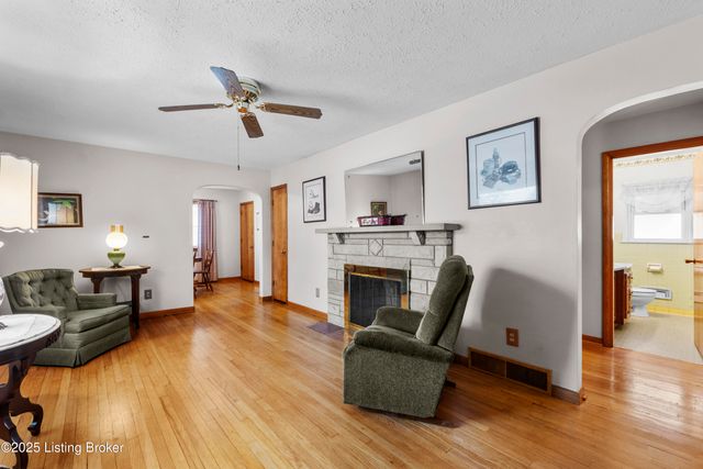 8606 Smithton Rd, Louisville, KY 40219