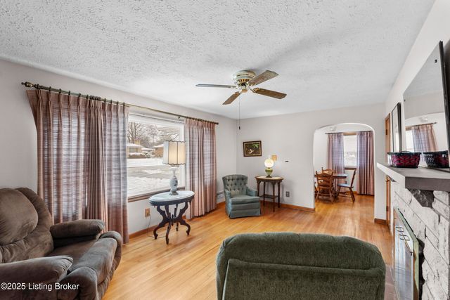 8606 Smithton Rd, Louisville, KY 40219