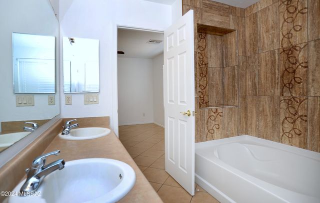 2851 E Paseo La Tierra Buena, Tucson, AZ 85706