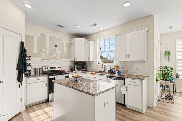 844 Golden Plum Lane, Zebulon, NC 27597