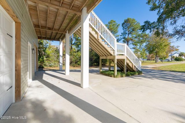 306 Joan Court, Beaufort, NC 28516