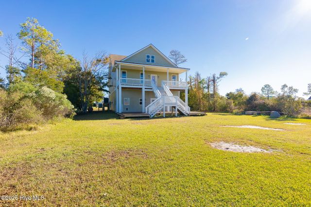 306 Joan Court, Beaufort, NC 28516