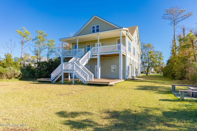 306 Joan Court, Beaufort, NC 28516