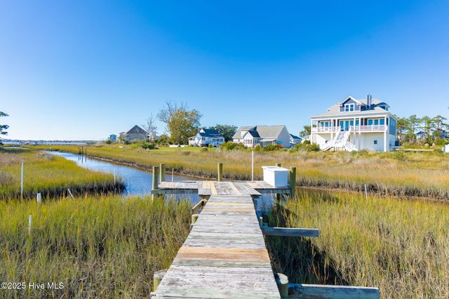 306 Joan Court, Beaufort, NC 28516