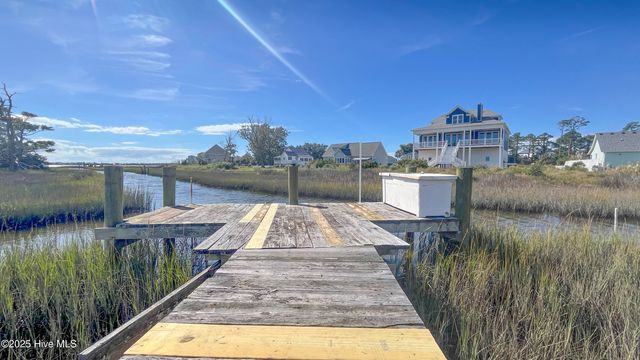 306 Joan Court, Beaufort, NC 28516