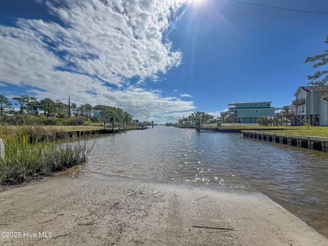 306 Joan Court, Beaufort, NC 28516