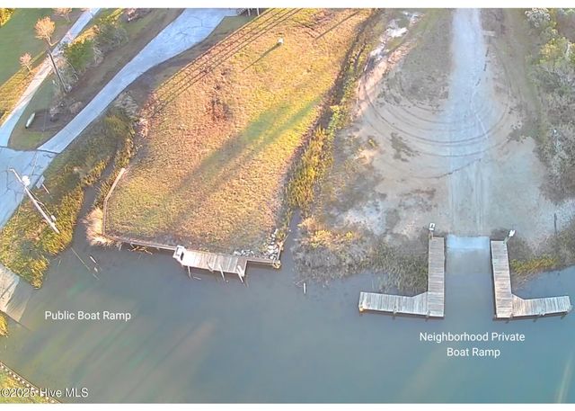 306 Joan Court, Beaufort, NC 28516