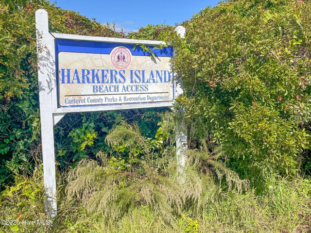 306 Joan Court, Beaufort, NC 28516