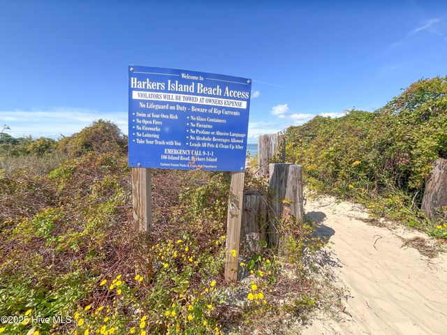 306 Joan Court, Beaufort, NC 28516