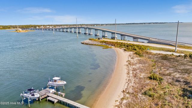 306 Joan Court, Beaufort, NC 28516