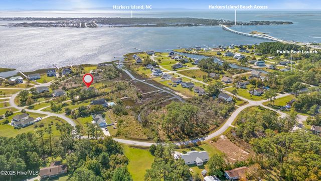 306 Joan Court, Beaufort, NC 28516