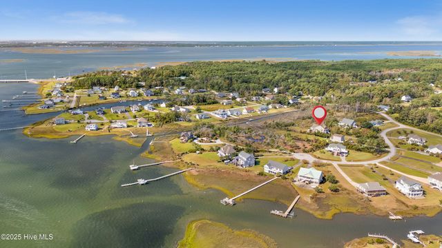 306 Joan Court, Beaufort, NC 28516