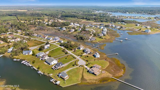 306 Joan Court, Beaufort, NC 28516