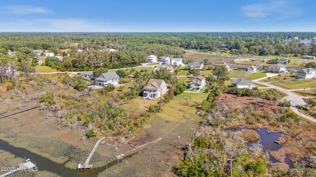 306 Joan Court, Beaufort, NC 28516