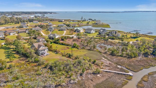 306 Joan Court, Beaufort, NC 28516