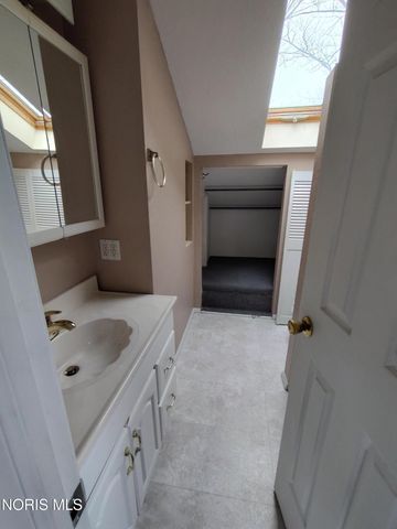 6043 Pickard Drive, Toledo, OH 43613