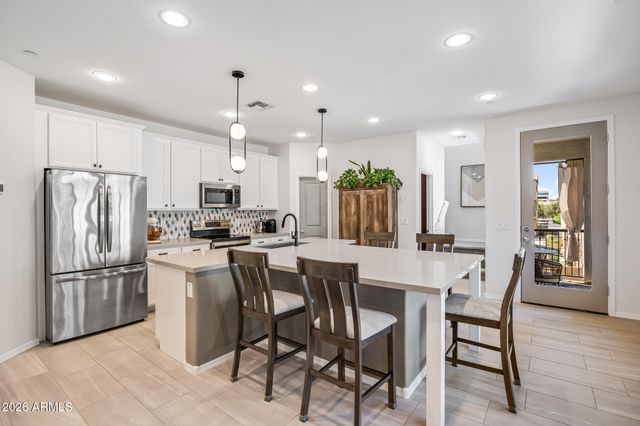 1736 E BRIDGEPORT Parkway, Gilbert, AZ 85295