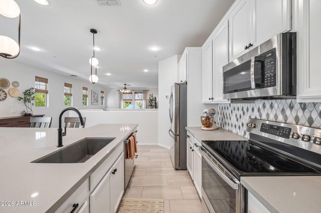 1736 E BRIDGEPORT Parkway, Gilbert, AZ 85295