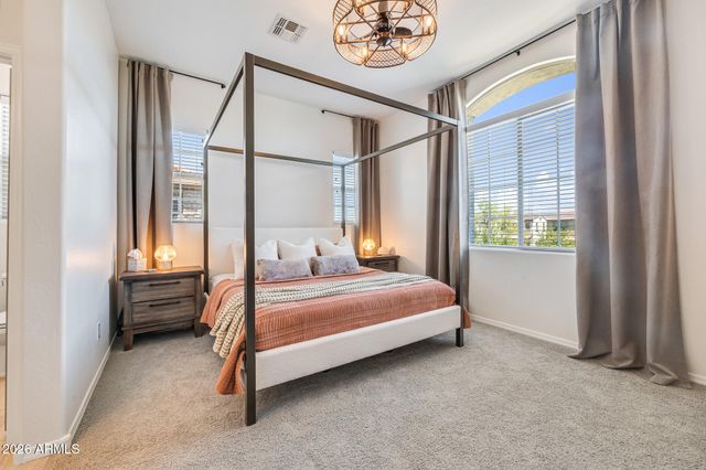 1736 E BRIDGEPORT Parkway, Gilbert, AZ 85295