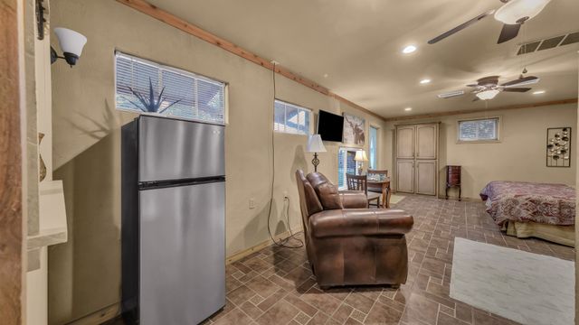 321 W Rentz Street, Weatherford, TX 76086