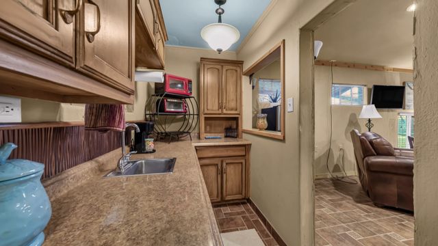 321 W Rentz Street, Weatherford, TX 76086