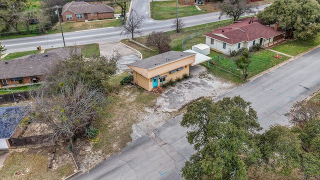 321 W Rentz Street, Weatherford, TX 76086