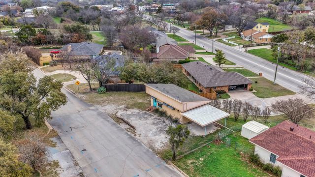 321 W Rentz Street, Weatherford, TX 76086
