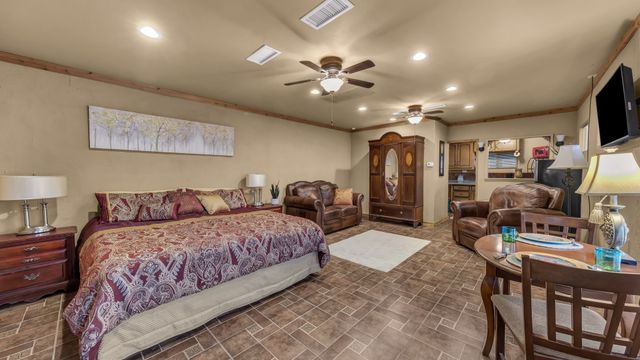 321 W Rentz Street, Weatherford, TX 76086