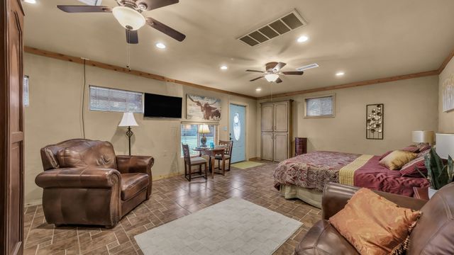 321 W Rentz Street, Weatherford, TX 76086