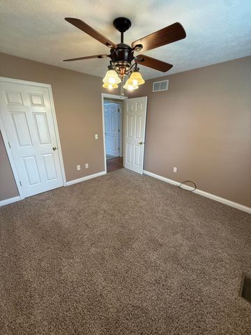 375 Jeffries Lane, Hustonville, KY 40437