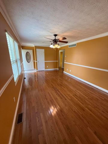 375 Jeffries Lane, Hustonville, KY 40437