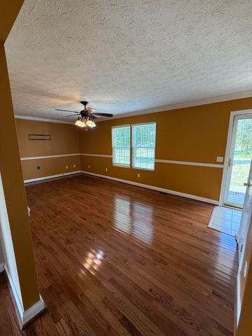 375 Jeffries Lane, Hustonville, KY 40437