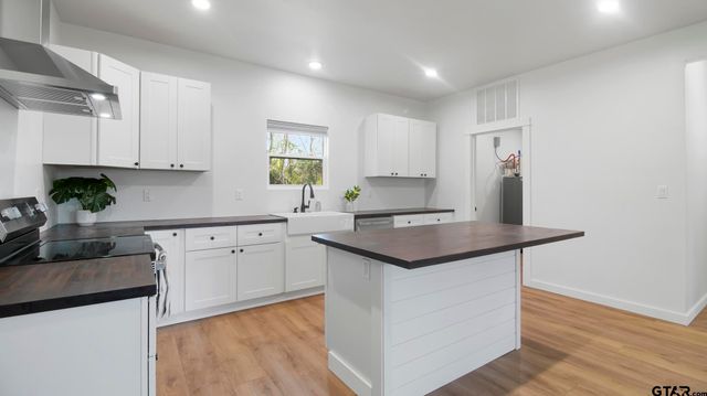 837 Red Bud Cir, Bullard, TX 75757