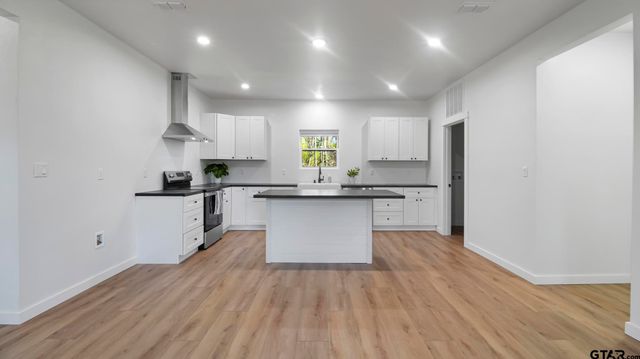 837 Red Bud Cir, Bullard, TX 75757