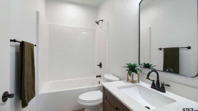 837 Red Bud Cir, Bullard, TX 75757