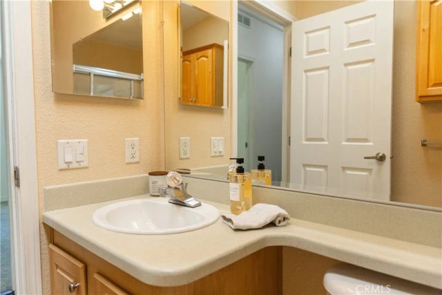 23301 Ridge Route 207, Laguna Hills, CA 92653