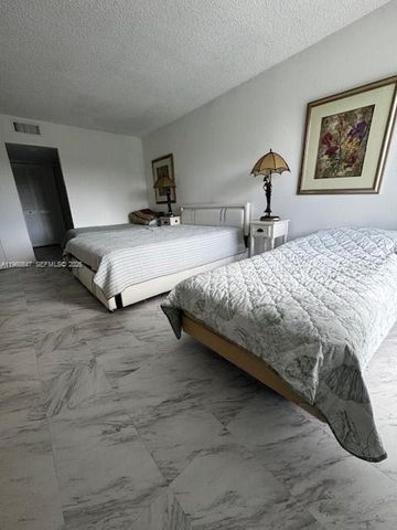 100 Bayview Dr 319, Sunny Isles Beach, FL 33160