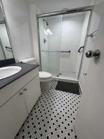 100 Bayview Dr 319, Sunny Isles Beach, FL 33160