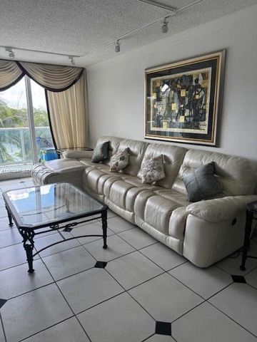 100 Bayview Dr 319, Sunny Isles Beach, FL 33160