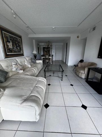 100 Bayview Dr 319, Sunny Isles Beach, FL 33160